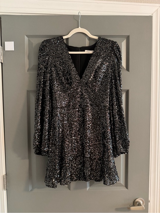 Dress the Population Dresses & Skirts - Dress the Population Black Sequin V-Neck Dress